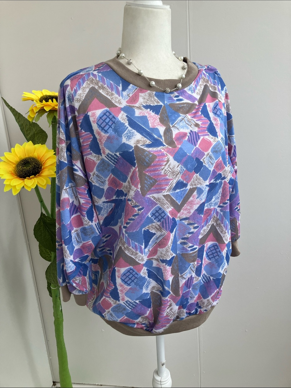 Vintage 80s Abstract Blue & Pink Geometric Print 3/4 Sleeve Pullover Sweatshirt